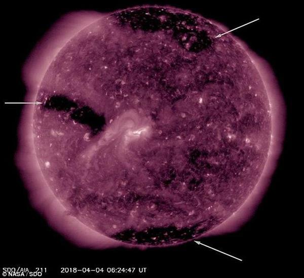 太阳风暴袭击地球：破坏卫星、电网波动