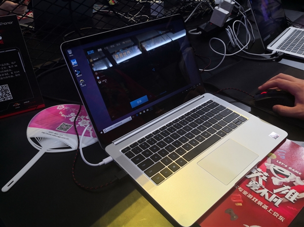 荣耀MagicBook AMD锐龙触屏版亮相ChinaJoy：4699元超值